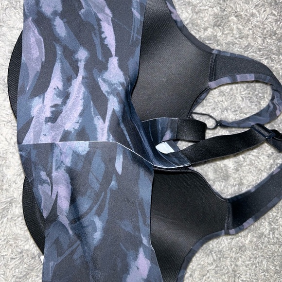 Brand new women’s VS bra - Picture 3 of 5